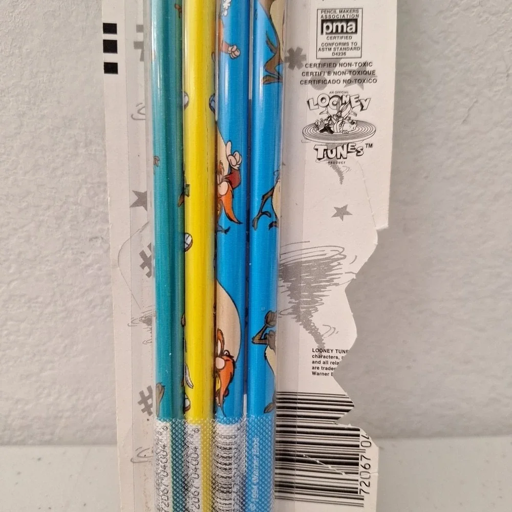 Vintage Looney Tunes Pencils 4 pack w/ Bookmark Warner Bros 1990s Made In USA